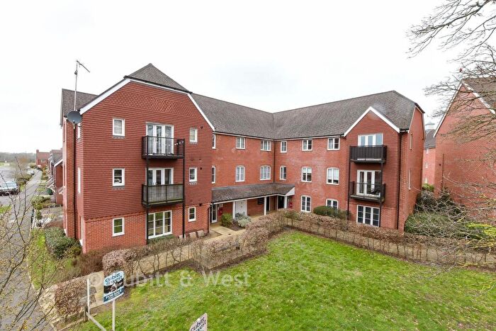 2 Bedroom Flat For Sale In Westvale Road, Horley, Surrey, RH6