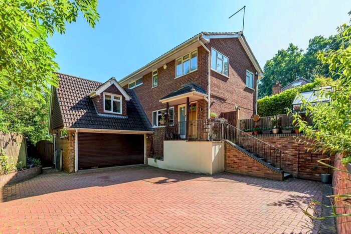 5 Bedroom Detached House To Rent In Frensham Road, Farnham, GU9