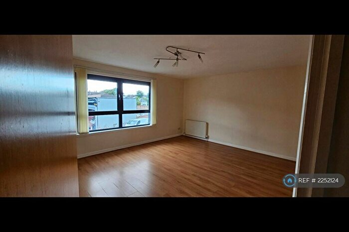 2 Bedroom Flat To Rent In Muirend Avenue, Glasgow, G44