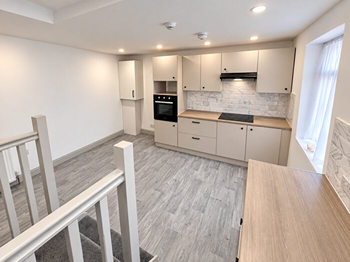 2 Bedroom Flat To Rent In Warley Road, Blackpool, Lancashire, FY1