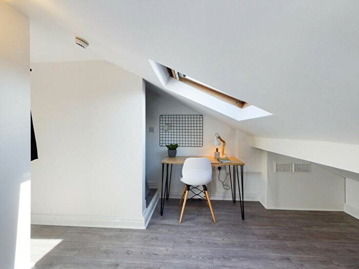 7 Bedroom Flat To Rent In Ruskin Avenue, Manchester, M14