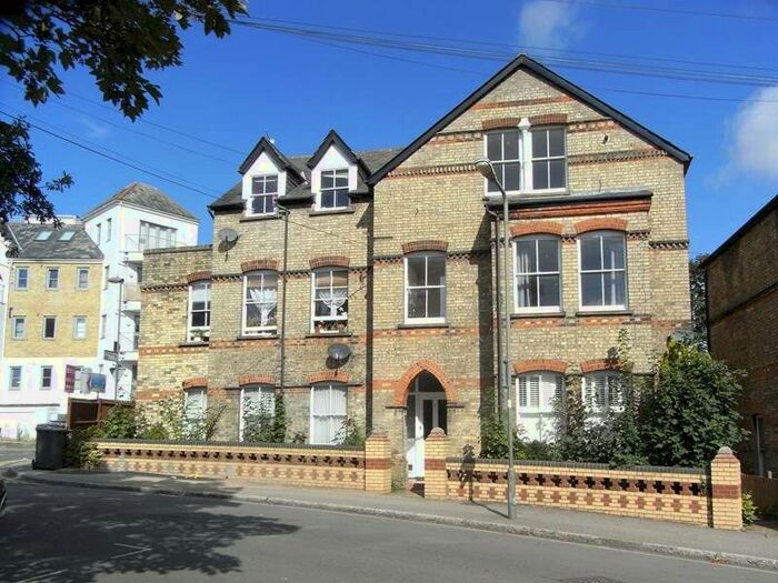 2 Bedroom Flat To Rent In Park Road, Hadley Common, Barnet, EN5