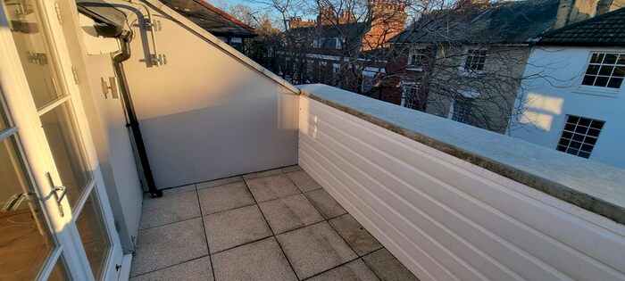 3 Bedroom Terraced House To Rent In King St, Southsea, PO5