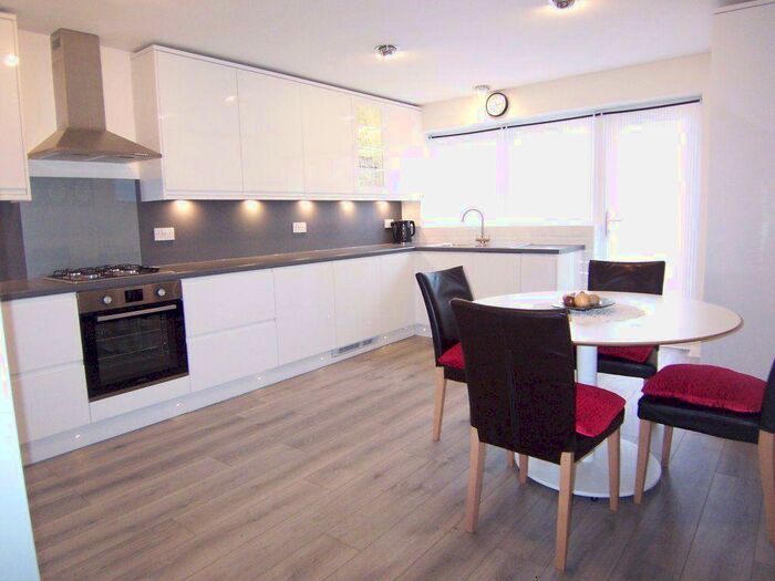 3 Bedroom Town House To Rent In St James Close, New Malden, KT3