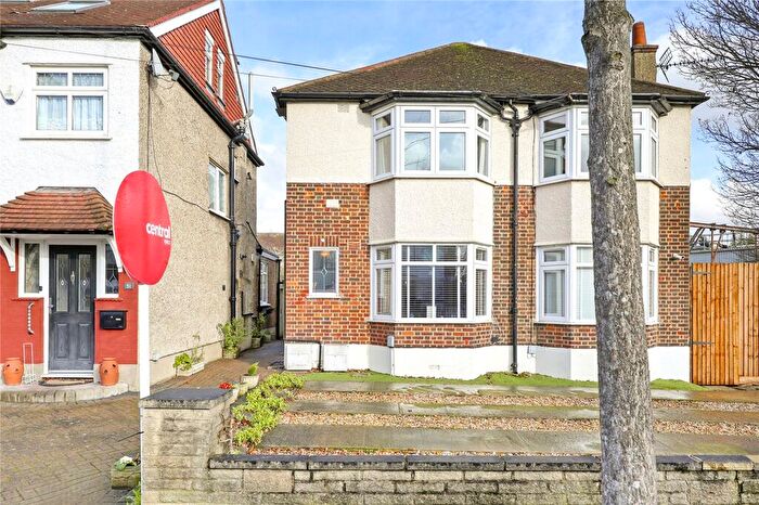 2 Bedroom Flat For Sale In Queens Grove Road, Chingford, London, E4
