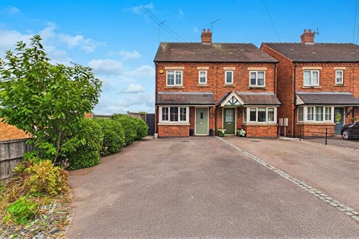 3 Bedroom Semi Detached House For Sale In Beacon Road, Rolleston-on-Dove, DE13