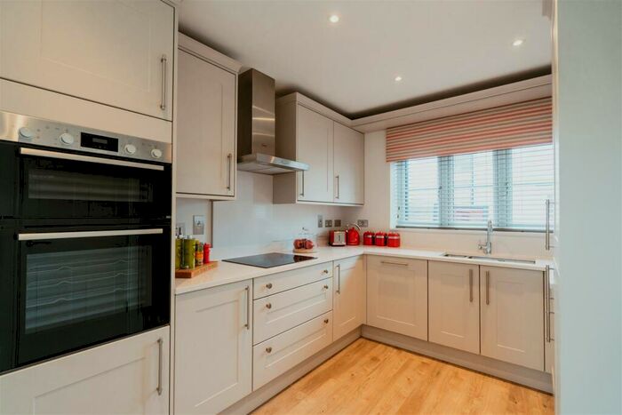 4 Bedroom Detached House For Sale In Stanbridge Road, Haddenham, Buckinghamshire, HP17