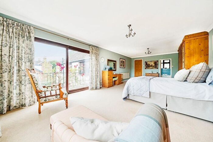 4 Bedroom Detached House For Sale In Havant Road, Hayling Island, PO11