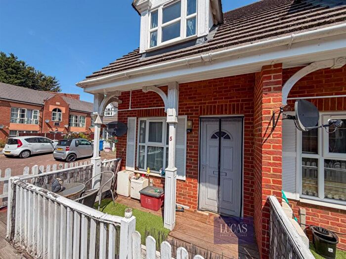 1 Bedroom End Of Terrace House For Sale In Bath Road, Kettering, NN16