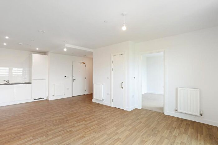 1 Bedroom Apartment To Rent In Apex Gardens, Seven Sisters London, N15