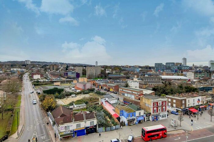 2 Bedroom Flat To Rent In Duncombe House, Woolwich Riverside, London, SE18