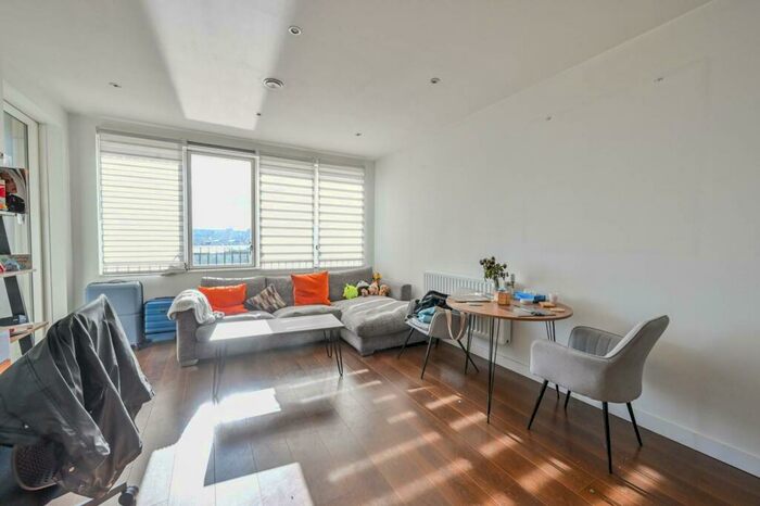 1 Bedroom Flat To Rent In Rendel Apartments, Gallions Reach, London, E16