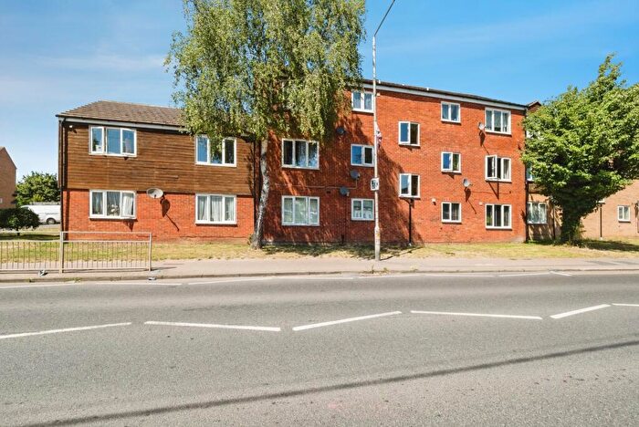 2 Bedroom Flat For Sale In Benyon Path, South Ockendon, Essex, RM15