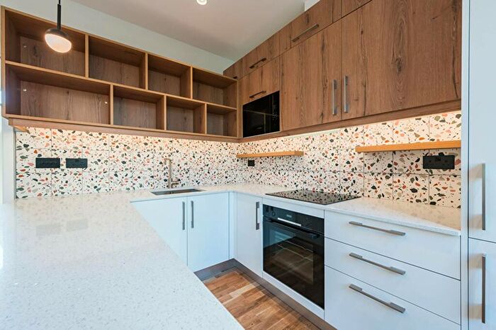 3 Bedroom Flat To Rent In Hornsey Road, Highbury, London, N7