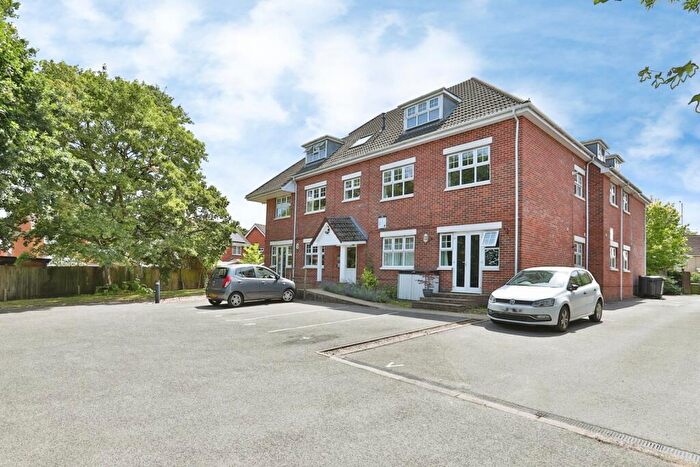2 Bedroom Flat For Sale In Poole Road, Poole, Dorset, BH16