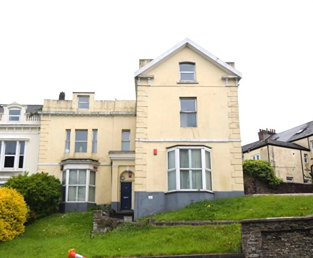 3 Bedroom Maisonette For Sale In North Hill, Plymouth. Double Bedroom Maisonette., PL4
