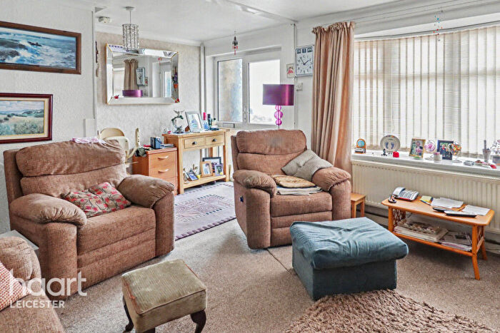 3 Bedroom Semi-Detached House For Sale In Chevin Avenue, Leicester, LE3