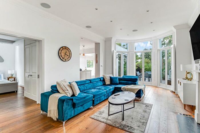 3 Bedroom Flat To Rent In Elsworthy Road, Primrose Hill, NW3