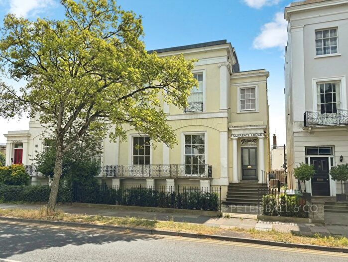1 Bedroom Flat For Sale In Clarence Square, Cheltenham, Gloucestershire, GL50