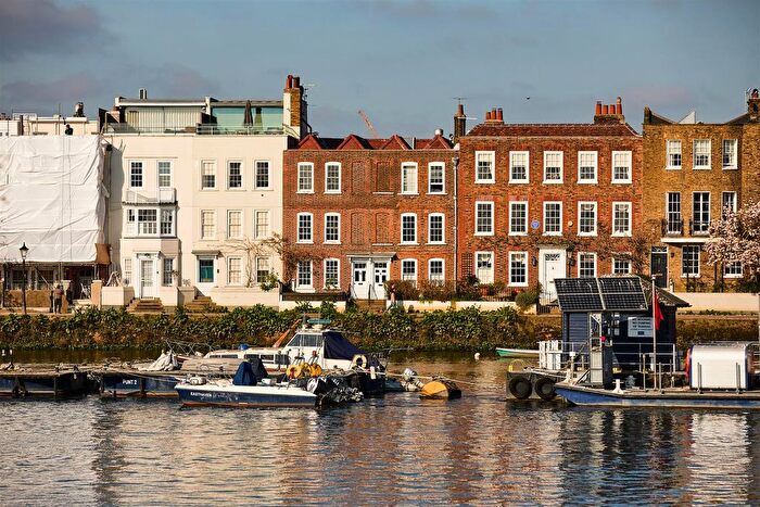 5 Bedroom Terraced House For Sale In Strand On The Green, Chiswick, W4