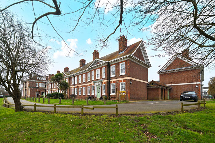 1 Bedroom Apartment For Sale In Mottingham Road, London, SE9