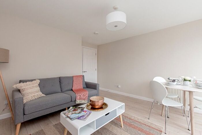 2 Bedroom Flat To Rent In Duff Street, Edinburgh, EH11