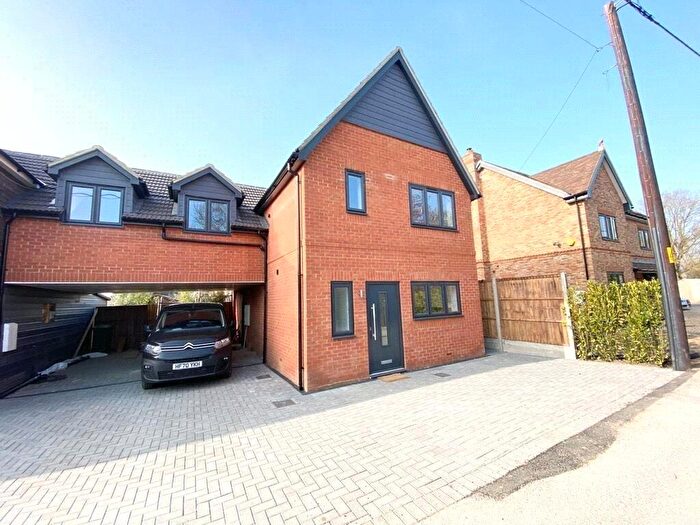 4 Bedroom Link Detached House For Sale In Mill Lane, Sindlesham, Wokingham, Berkshire, RG41