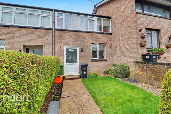 3 Bedroom Terraced House For Sale In Wickhay, Basildon, SS15