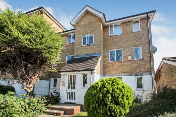 1 Bedroom Flat To Rent In Green Pond Close, Walthamstow London, E17