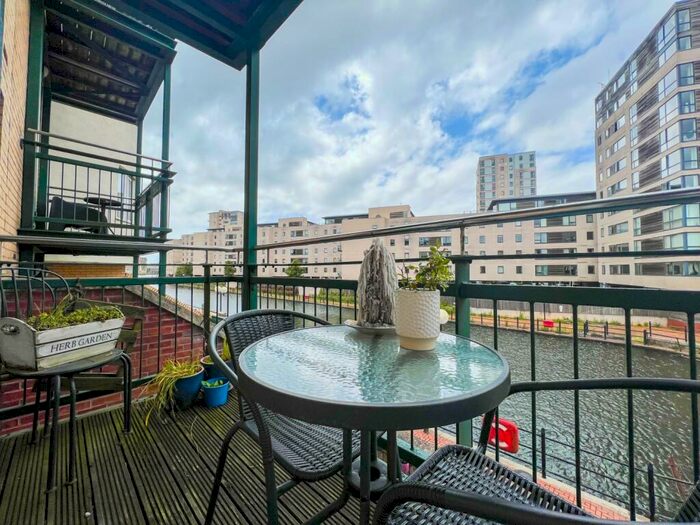 2 Bedroom Flat To Rent In Adventurer`s Quay, Cardiff Bay, CF10