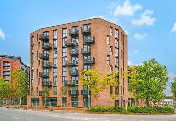 2 Bedroom Flat To Rent In Beacon Place, Milton Keynes, Buckinghamshire, MK2