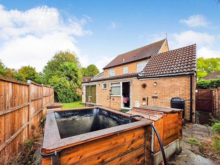 4 Bedroom Detached House For Sale In Sturbridge Close, Lower Earley, Reading, RG6