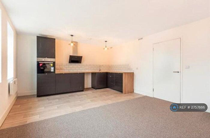 1 Bedroom Flat To Rent In High Street, Chatham, ME4