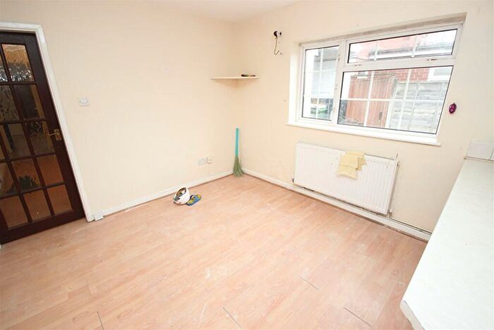 3 Bedroom End Of Terrace House For Sale In Green Lane, Halesowen, West Midlands, B62