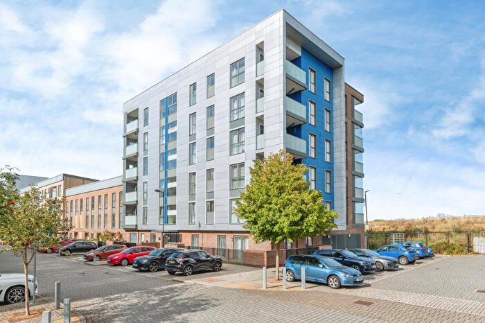 2 Bedroom Flat For Sale In Broadis Way, Rainham, RM13