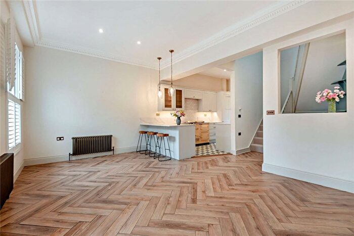 3 Bedroom Terraced House For Sale In Phoenix Court, Kingsclere, Newbury, Hampshire, RG20