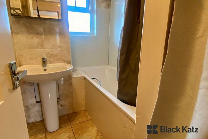3 Bedroom Flat To Rent In Great Suffolk Street, Borough, SE1