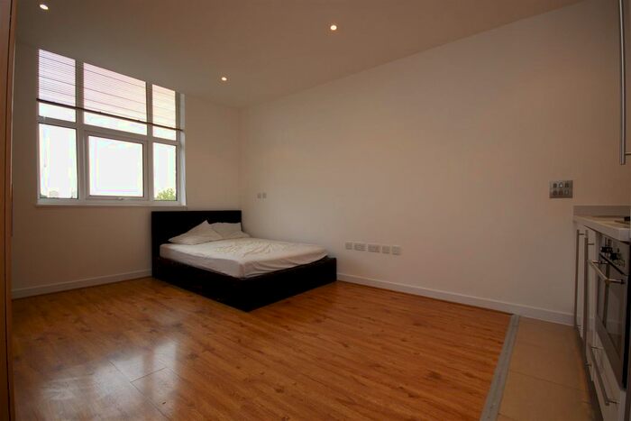 Studio To Rent In Bromyard House, Bromyard Avenue, Acton, W3