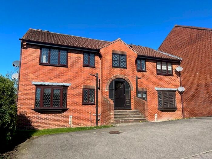 2 Bedroom Flat For Sale In Alma Way, Pickering, YO18