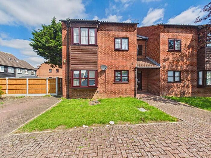 1 Bedroom Flat For Sale In Runnymede Road, Runnymede Court, SS17