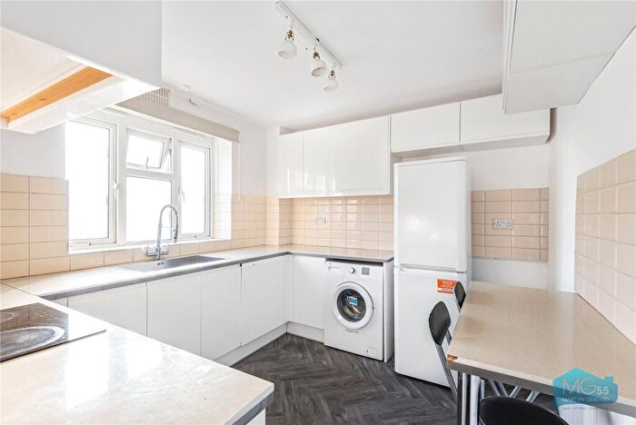 3 Bedroom Apartment To Rent In Garden House, The Grange, London, N2