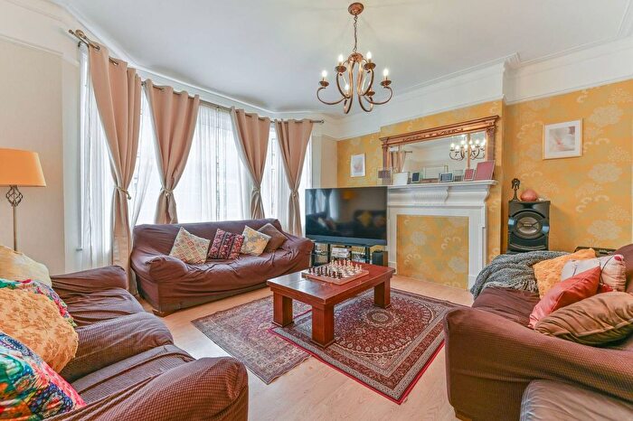 4 Bedroom End Terrace House For Sale In Fairview Road, Norbury, London, SW16