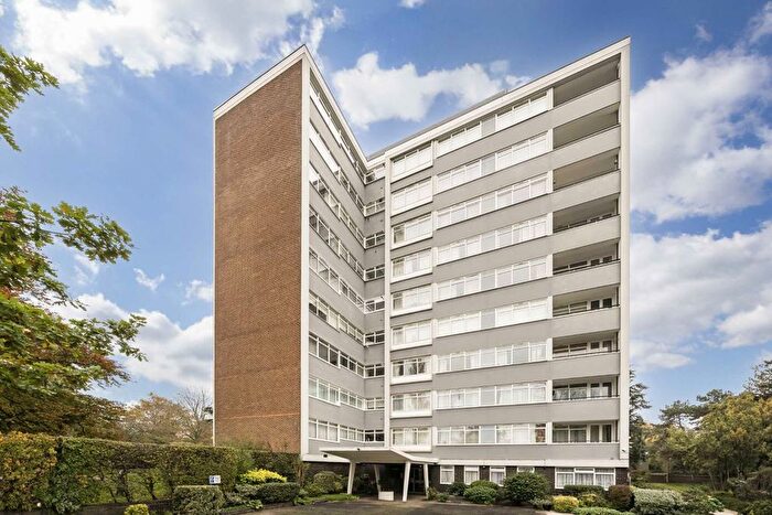 3 Bedroom Flat To Rent In Heronsforde, London, W13