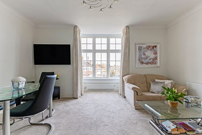 1 Bedroom Flat For Sale In Quadrangle Mews, Stanmore, HA7