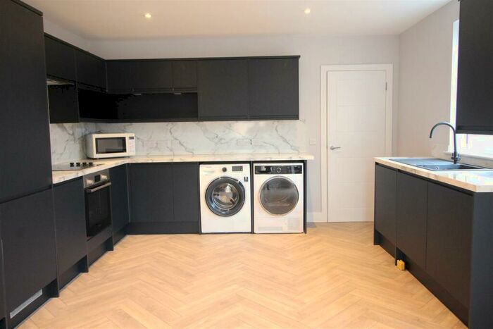 2 Bedroom Semi-Detached House To Rent In Hawthorne Grove, Beeston, NG9