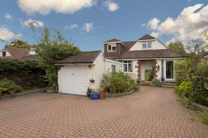 3 Bedroom Property To Rent In River Ash Estate, Shepperton, TW17