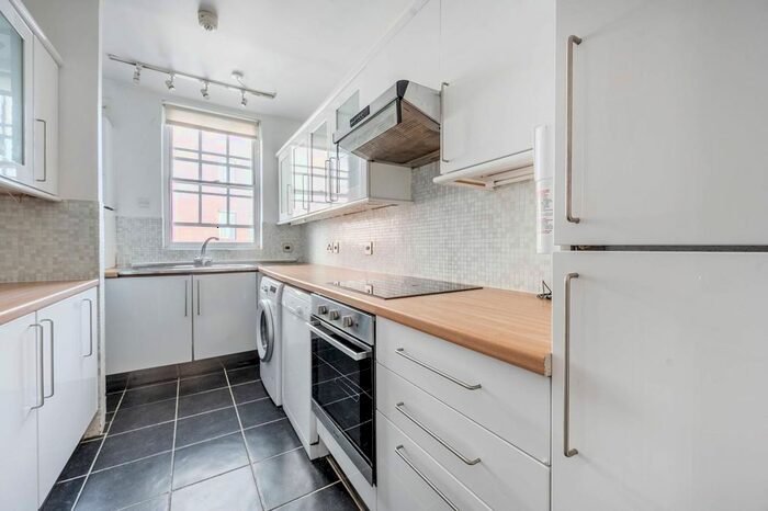 3 Bedroom Flat To Rent In Pelham Street, South Kensington, London, SW7