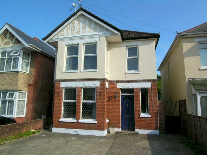 6 Bedroom House To Rent In Bedroom Detached House In Bournemouth, BH9