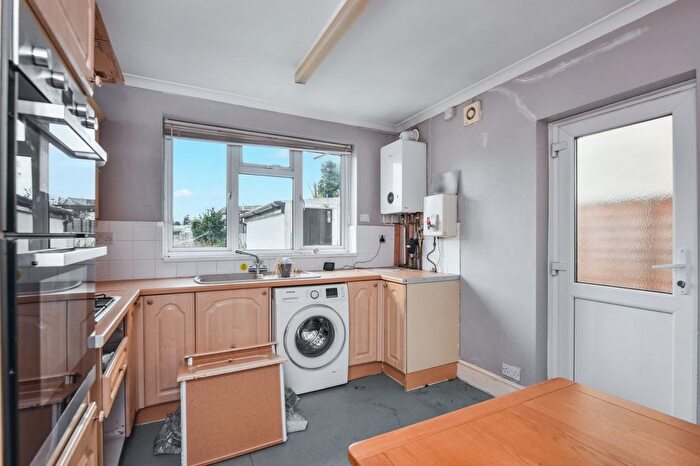 2 Bedroom Bungalow For Sale In Mersea Road, Colchester, CO2
