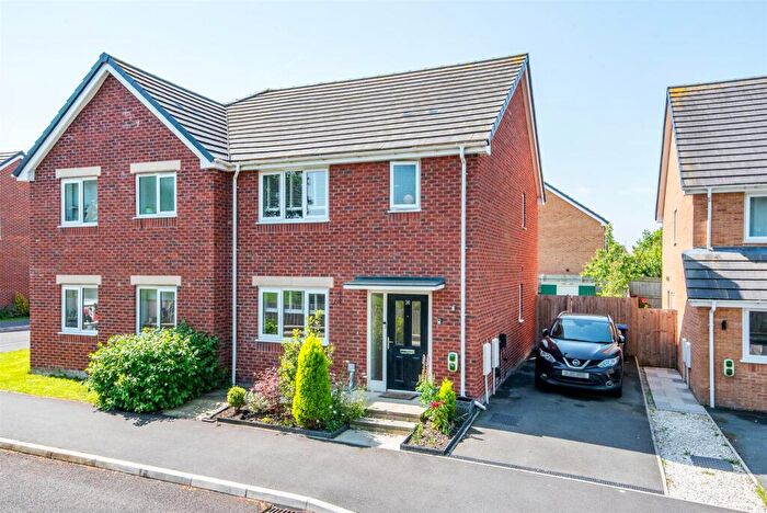 3 Bedroom Semi Detached House For Sale In Methuen Drive, Hoghton, Preston, PR5